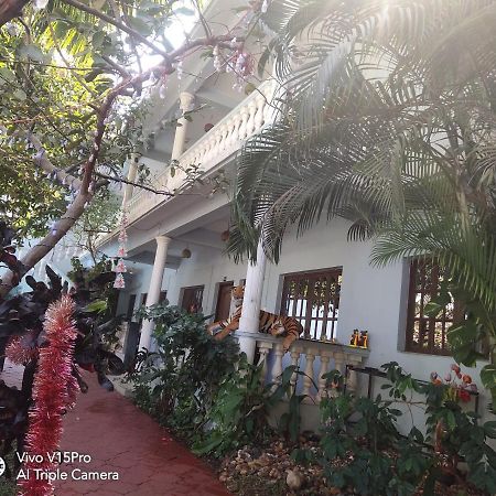 Tanisha Guest House Bogmalo Beach Exterior foto