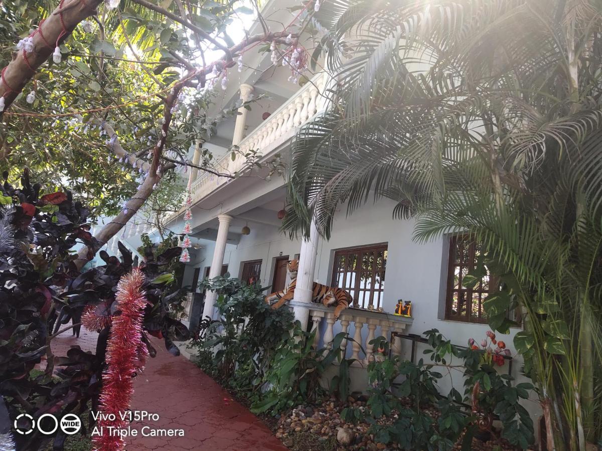 Tanisha Guest House Bogmalo Beach Exterior foto